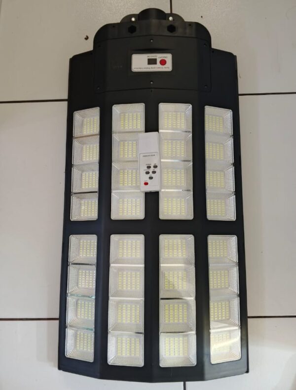 Lámpara Solar Suburbana LED MJ-Series 32 Módulos All-in-One con Sensor de Radar y Control Remoto